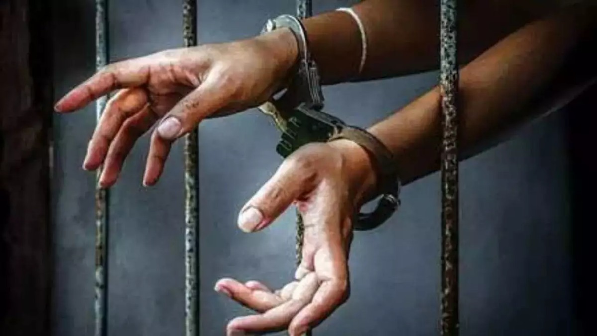 श्रद्धालुओं को लूटने वाले गिरोह का सरगना गिरफ्तार, पुलिस की वर्दी में दिया था वारदात को अंजाम