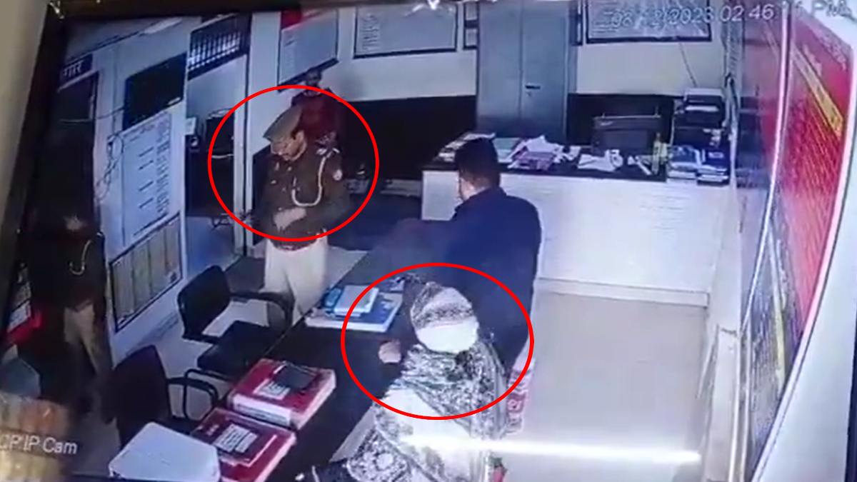 लापरवाही : कोतवाली में दारोगा से चली गोली, पासपोर्ट वेरीफिकेशन कराने पहुंची महिला के सिर में लगी, देखिए Video…