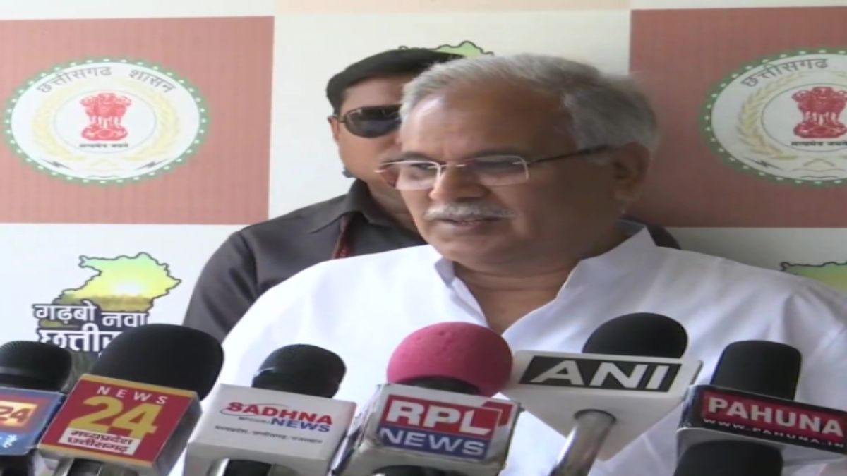 दिल्ली दौरे से लौटे कार्यवाहक सीएम बघेल, कहा- हार के कारणों पर हुई समीक्षा, लोकसभा चुनाव की तैयारियों पर भी हुई बात