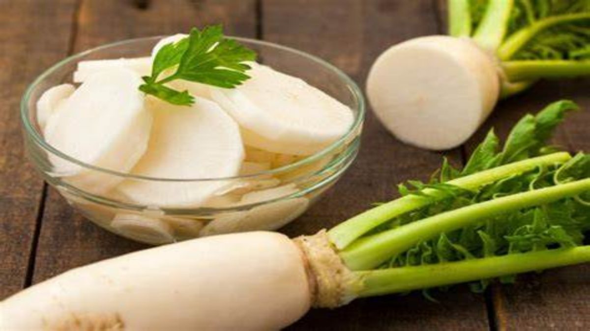 Kitchen Hack : आपको भी पसंद है मूली के पराठे, कोफ्ते और अचार, तो यहां जाने मूली का तीखापन कम करने का तरीका …