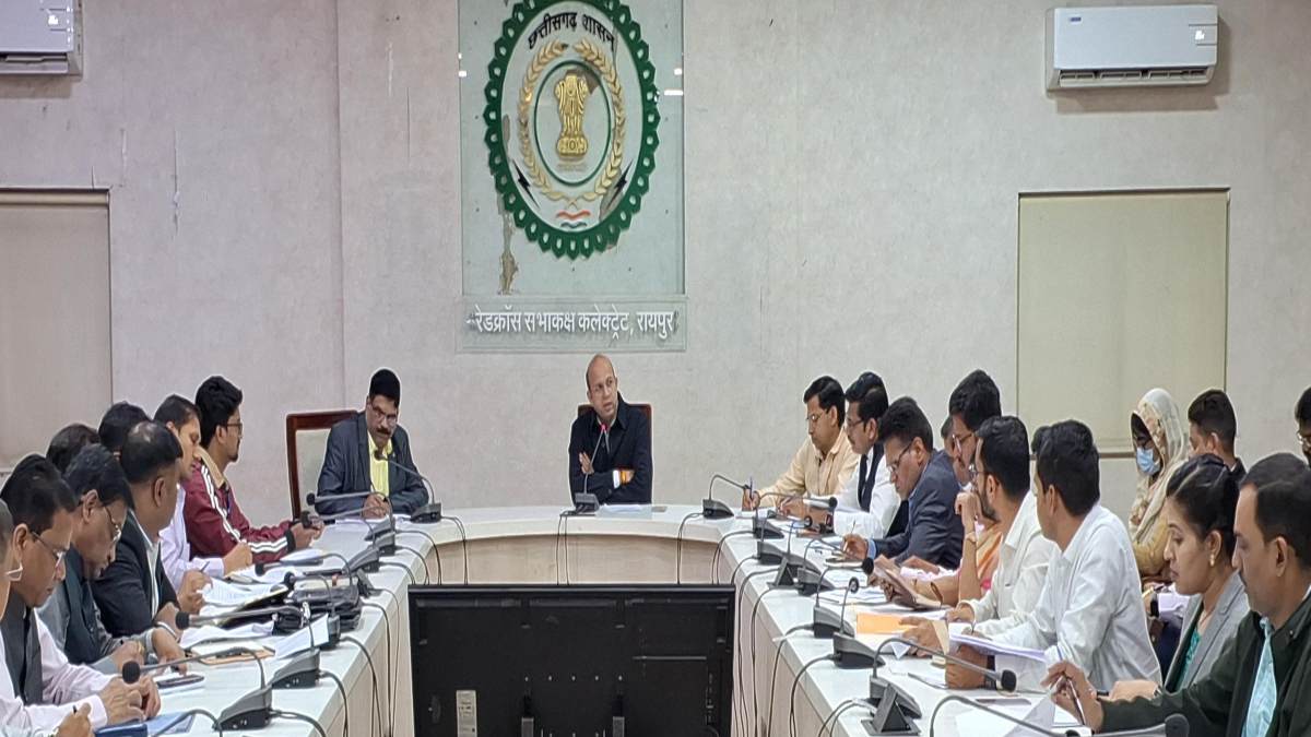 विकसित भारत संकल्प यात्रा : 16 दिसंबर से 26 जनवरी तक होंगे आयोजन, कलेक्टर डॉ. भुरे ने की तैयारियों की समीक्षा