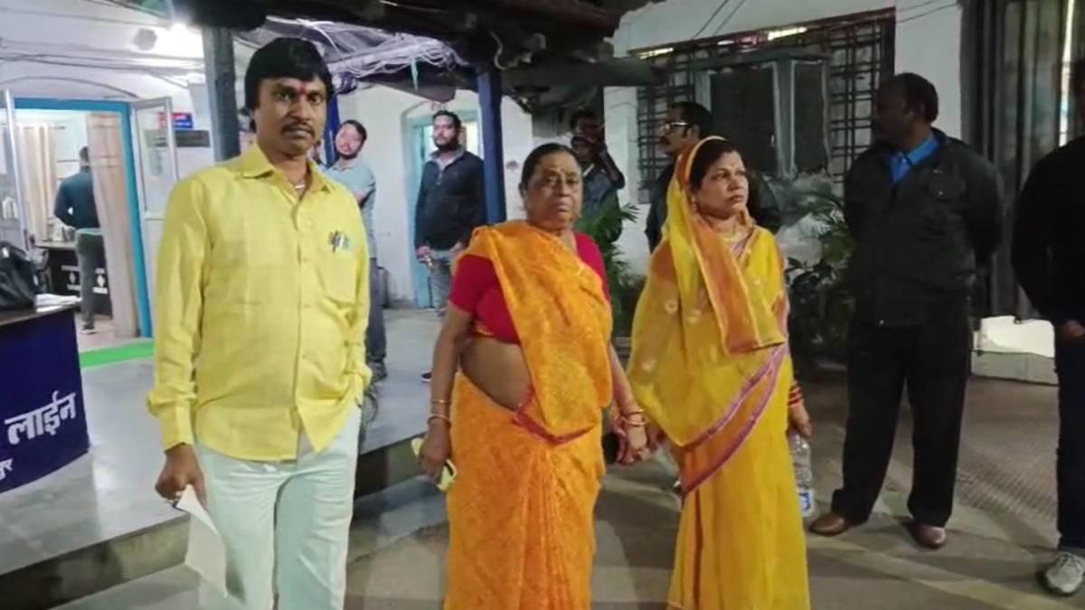 चलती ऑटो में ठगी : दो अज्ञात युवकों ने बुजुर्ग महिला को सुंघाया नशीला पदार्थ, गहने उतरवाकर थमाए नकली जेवर, आरोपी फरार