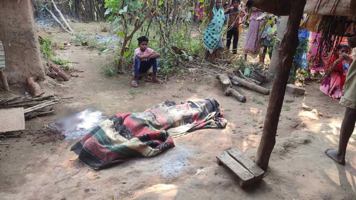 जमीन विवाद मामला: घर में घुसकर शख्स को उतारा मौत के घाट, बीच बचाव करने आई पत्नी को भी आरोपियों ने किया जख्मी…