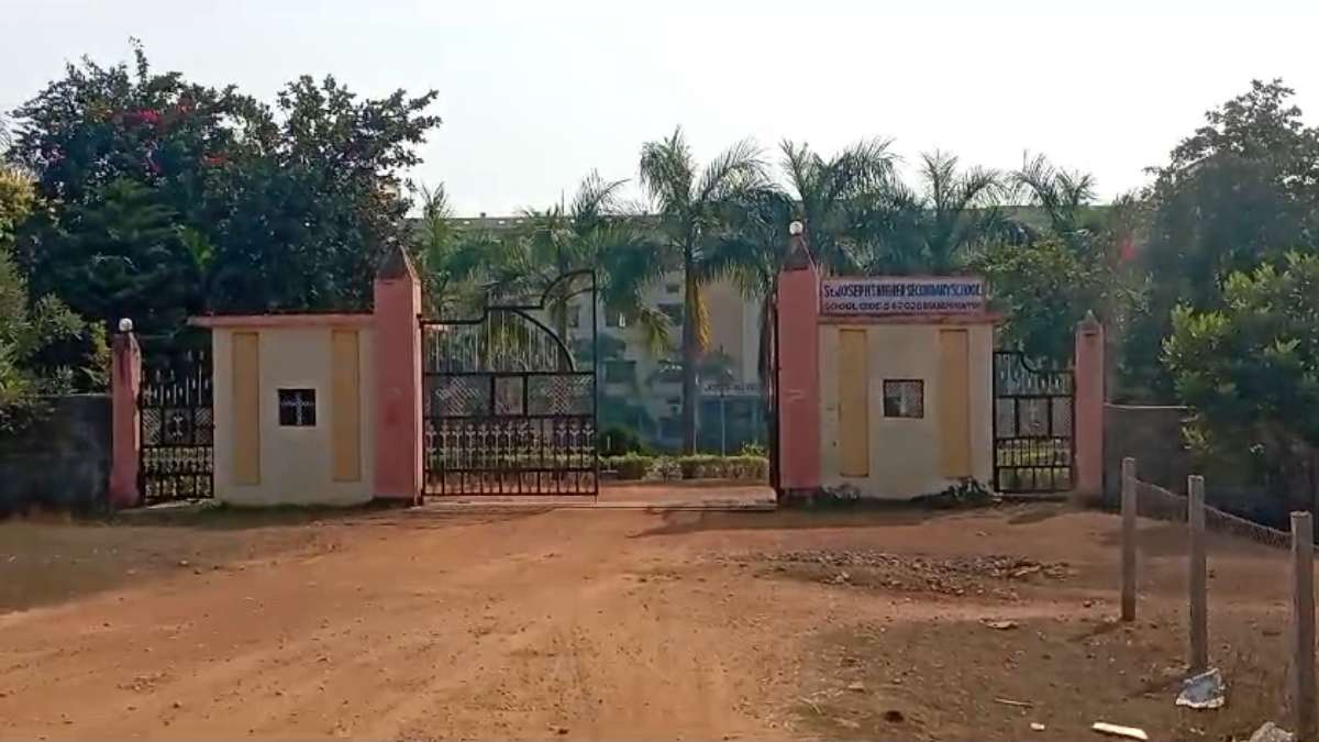School Girls Missing : स्कूल जाने निकली 3 छात्राएं हुई लापता, मचा हड़कंप, छात्राओं की तलाश में जुटी पुलिस