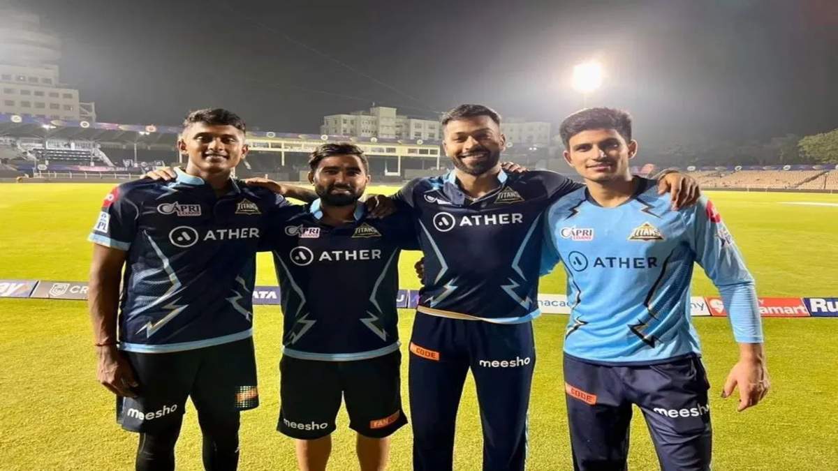 IND vs SA 1st ODI: IPL के स्टार खिलाड़ी का भारतीय टीम में डेब्यू, गेंदबाज देखते ही खाते हैं खौफ…