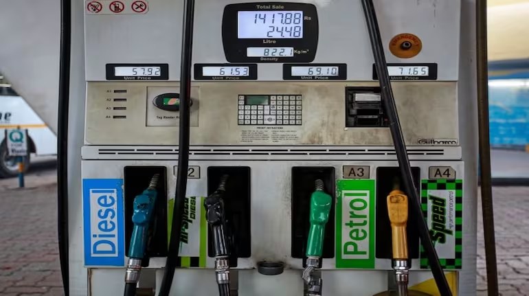 Diesel Sales: दिवाली के बाद डीजल की बिक्री में हुआ सुधार, पिछले साल की तुलना में 8.1 प्रतिशत घटी खपत