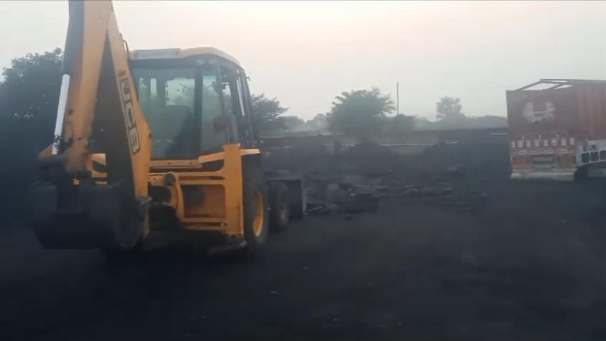 खनिज विभाग ने दो कोल डिपो पर की कार्रवाई, लगाया 10 लाख का जुर्माना