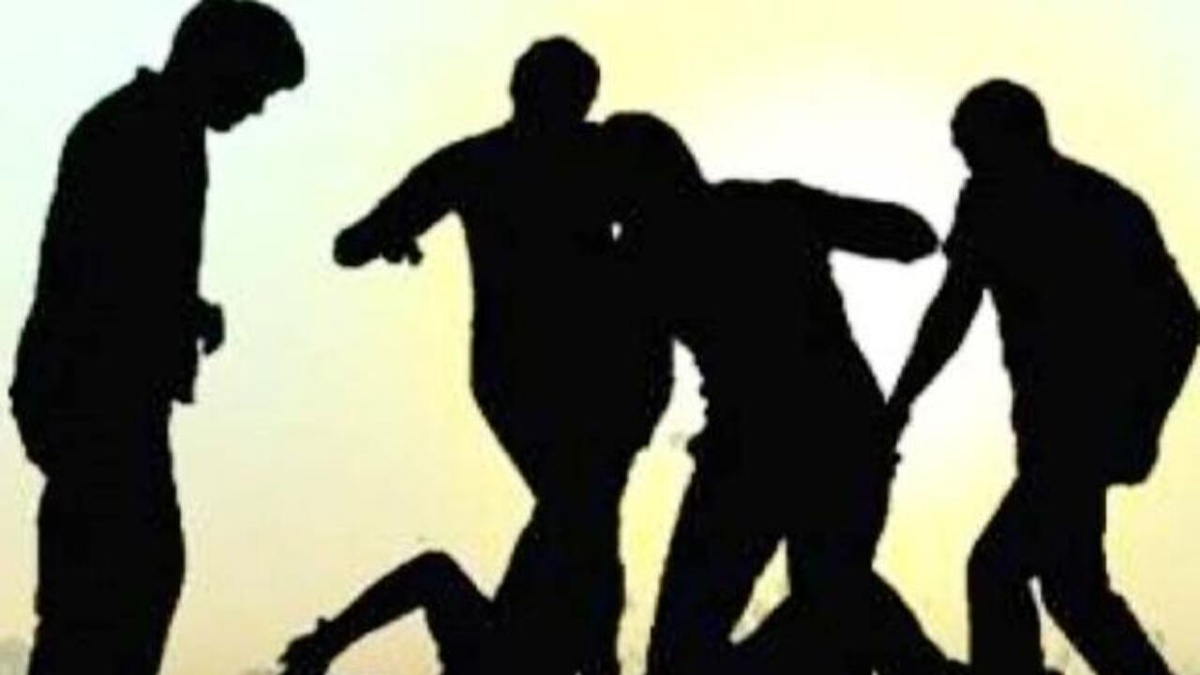 रायगड़ा में छात्राओं से दुर्व्यवहार करने पर अभिभावकों ने की शिक्षक की पिटाई, हिरासत में आरोपी टीचर