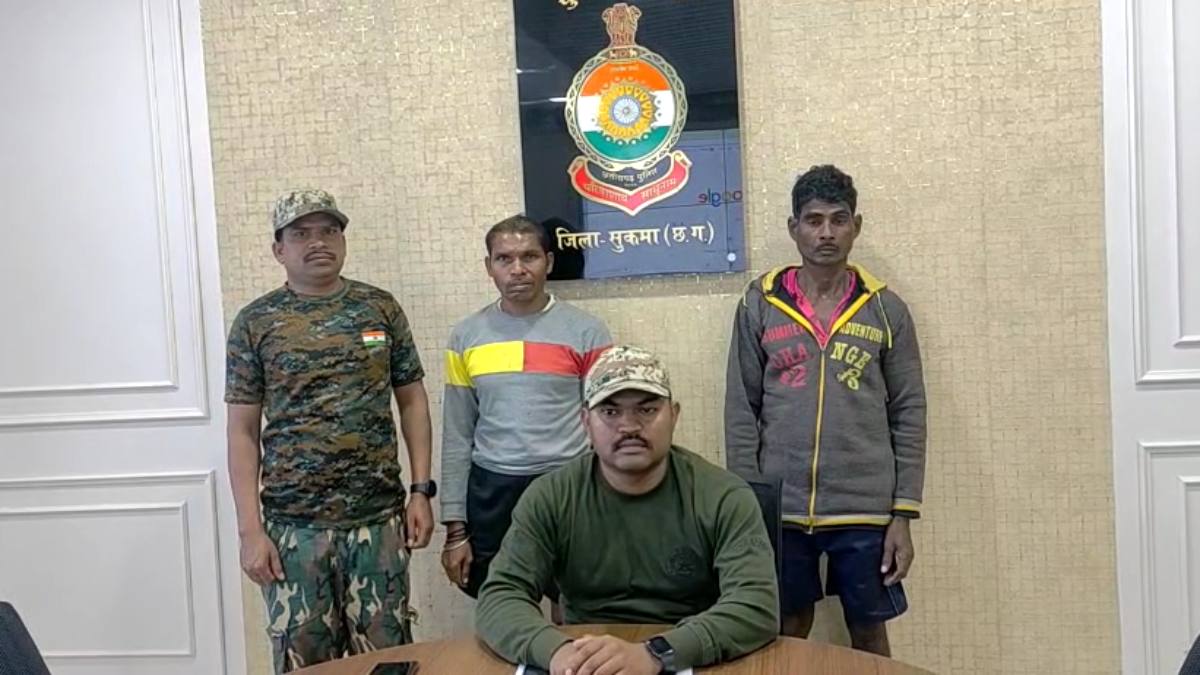 CG NEWS : 5 लाख का इनामी समेत 2 नक्सली गिरफ्तार, भारी मात्रा में विस्फोटक सामग्री बरामद