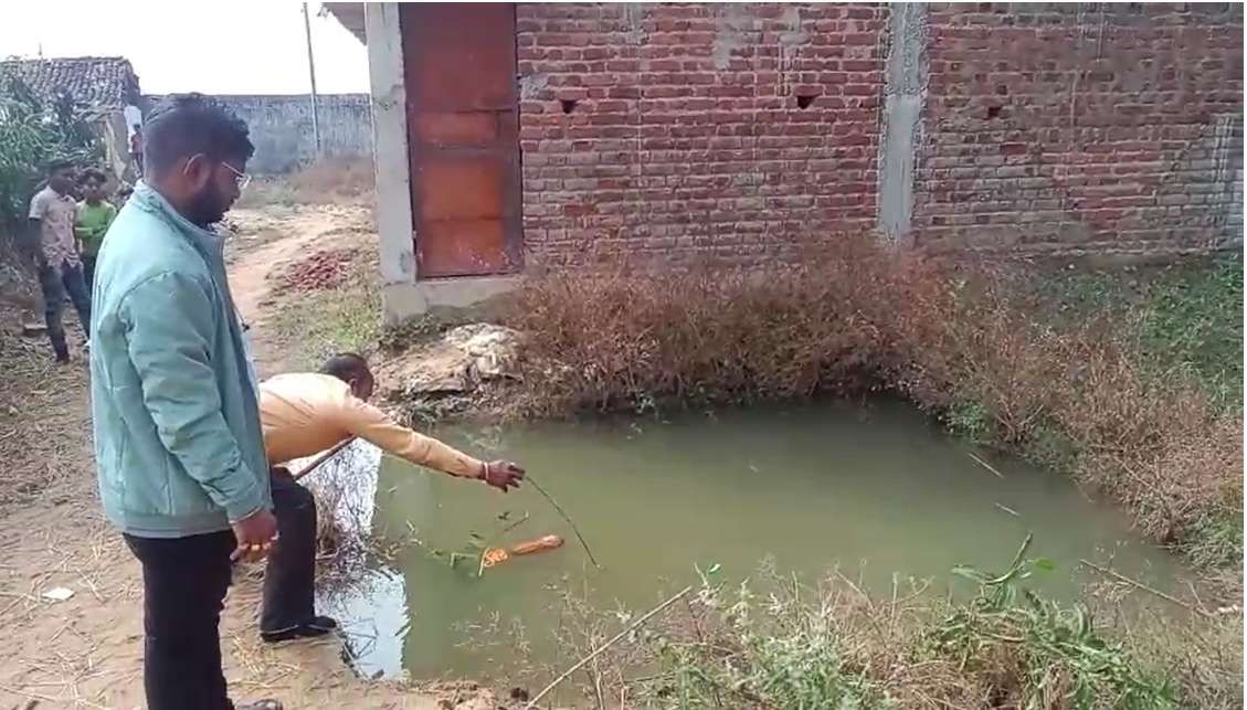 दर्दनाक हादसाः स्कूल के सेप्टिक टैंक में गिरने से 3 साल के मासूम की मौत, परिजनों ने सड़क पर लगाया जाम