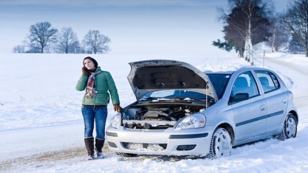 Car Tips In Winters : सर्दियों में कार से घूमने की कर रहे हैं तैयारी, तो घर से निकलने से पहले देखिए कुछ जरूरी विंटर टिप्स