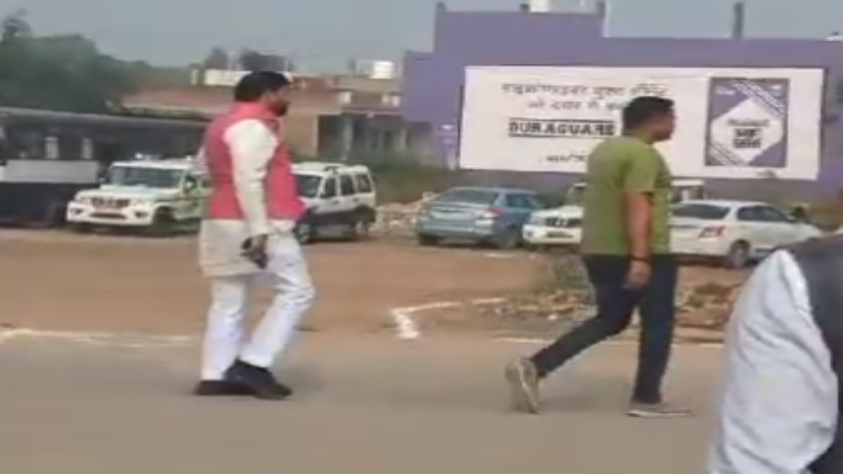 MP Election Result Live : सुबह से ही तीसरे नंबर पर रहे कांग्रेस प्रत्याशी रविंद्र सिंह तोमर की टूटी उम्मीद, हार मानकर मतगणना केंद्र से लौटे घर