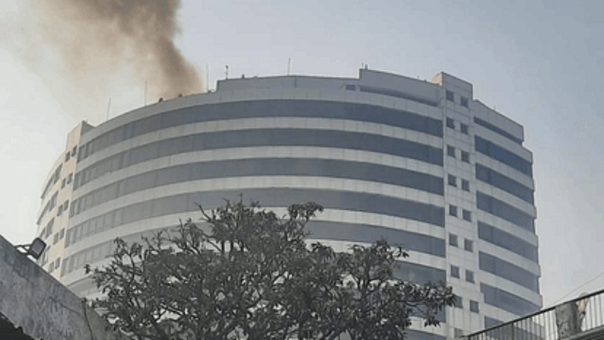 कनॉट प्लेस की गोपाल दास बिल्डिंग में लगी भीषण आग, दमकल की 16 गाड़ियां मौके पर मौजूद