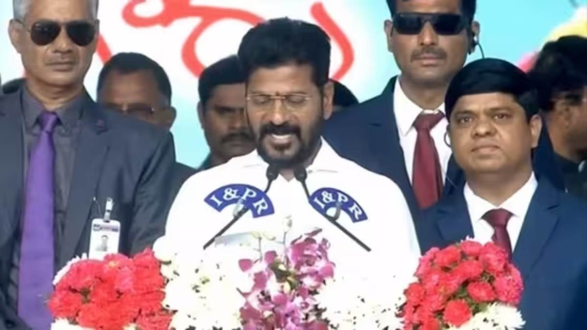 Telangana CM Oath Taking Ceremony: रेवंत रेड्डी बने तेलंगाना के नए मुख्यमंत्री, डिप्टी सीएम सहित 11 मंत्रियों ने भी ली शपथ