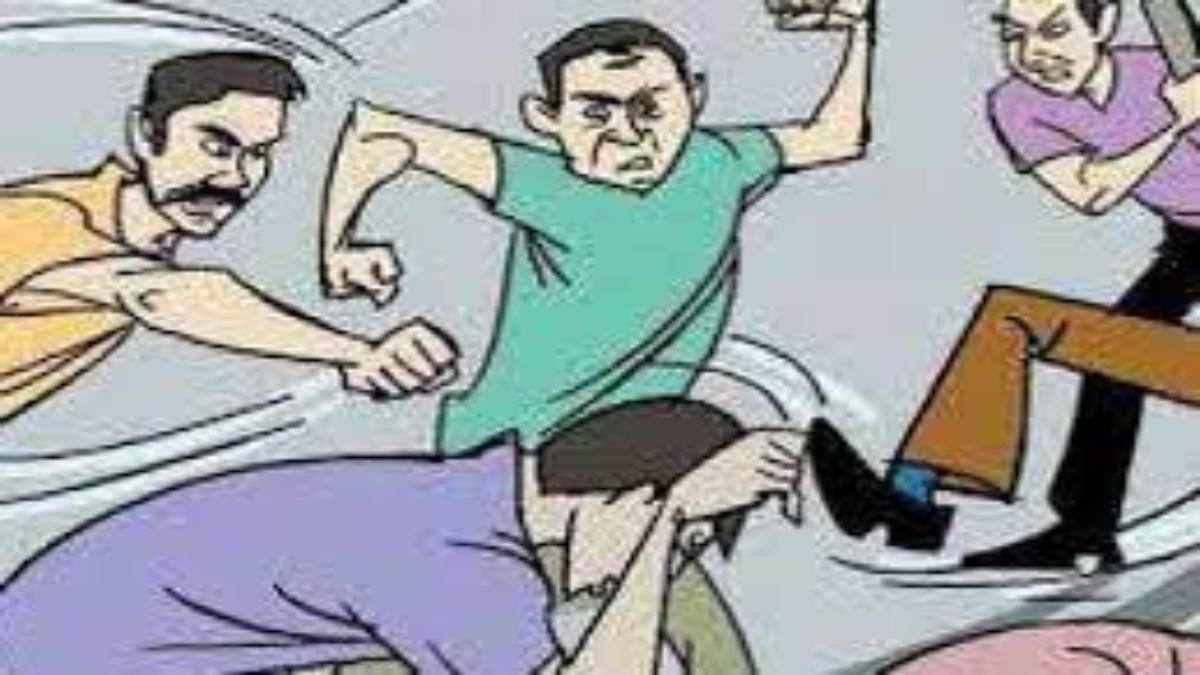 छात्रों का विवाद मारपीट में हुआ तब्दील: स्कूल बाहर भिड़े 2 बच्चे, मौके पर पहुंची पुलिस