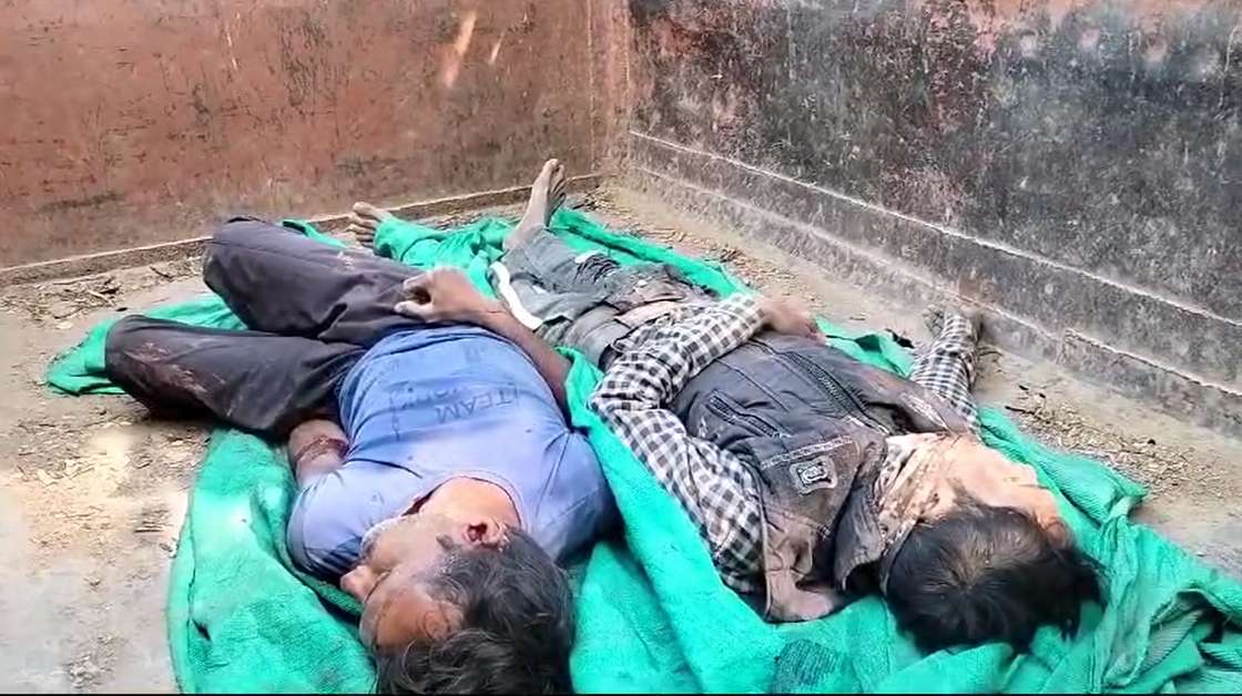 दर्दनाक हादसाः दीवार गिरने से दो मजदूरों की मौत, जेसीबी की मदद से शव को निकाला बाहर