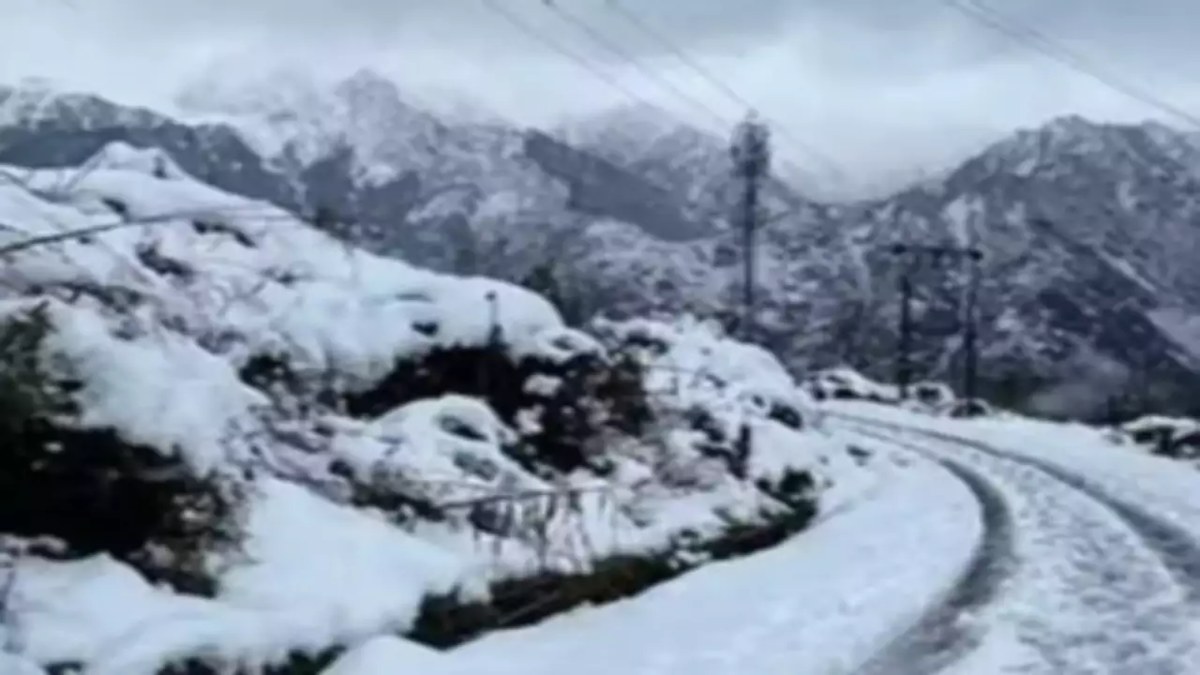 Weather News : उत्तराखंड में कड़ाके की ठंड जारी, 30 दिसंबर से 1 जनवरी तक बारिश और बर्फबारी के आसार