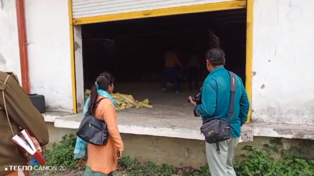 वेयरहाउस पर चोरों ने बोला धावा: 327 बोरी गेहूं चुराकर हुए फरार, आरोपियों के तलाश में जुटी पुलिस