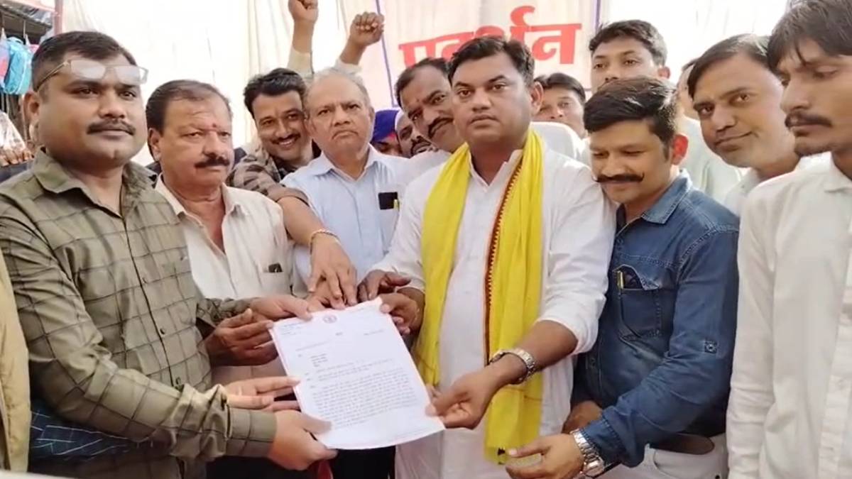 MP में अवैध गतिविधियों को लेकर धरना प्रदर्शन: कांग्रेस विधायक ने राज्यपाल से की जुए-सट्टे की टेबल बंद करने की मांग
