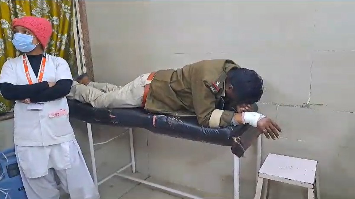 जेल में प्रहरियों के बीच दें दनादनः जिला जेल में प्रहरी आपस में भिड़े, जमकर मारपीट, घायल अस्पताल में भर्ती