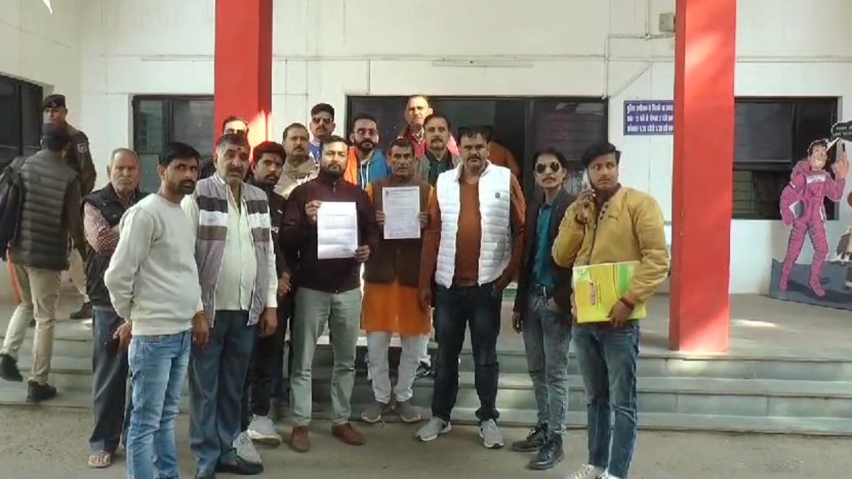 अयोध्या के पुजारी की अश्लील फोटो वायरल करने का मामला, 2 लोगों के खिलाफ FIR दर्ज, हिंदू संगठनों ने SP से की कार्रवाई की मांग