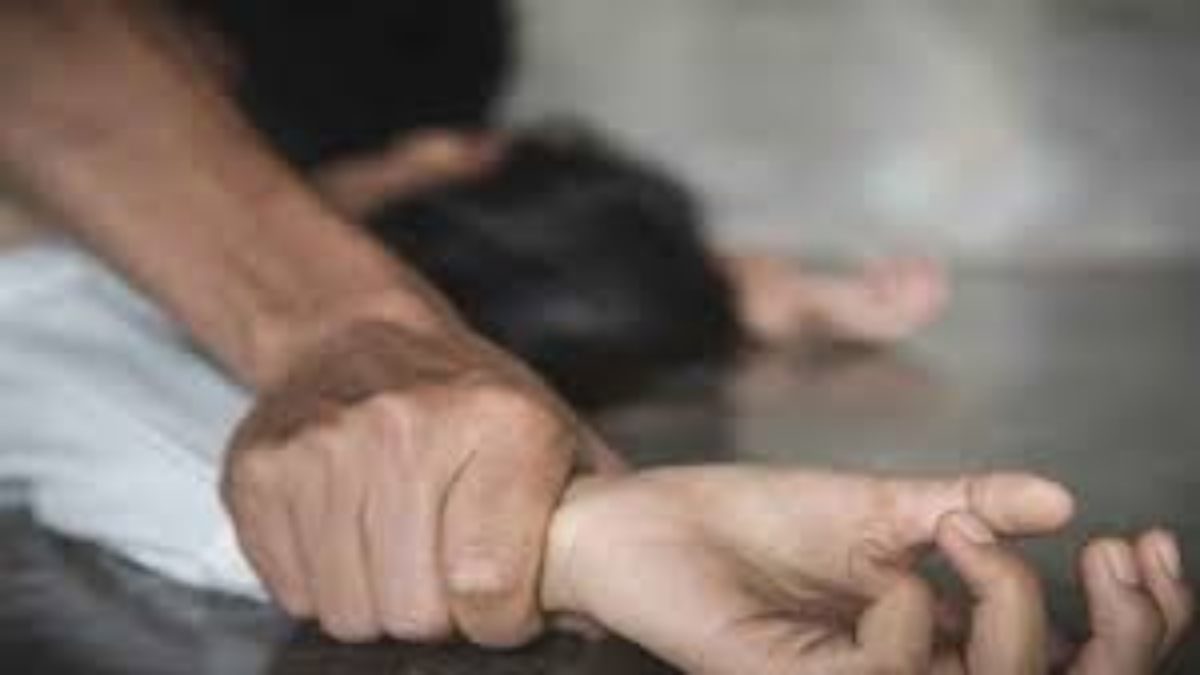 नाबालिग के साथ दरिंदगी: जंगल ले जाकर 7 लोगों ने किया गैंगरेप, 4 आरोपी गिरफ्तार