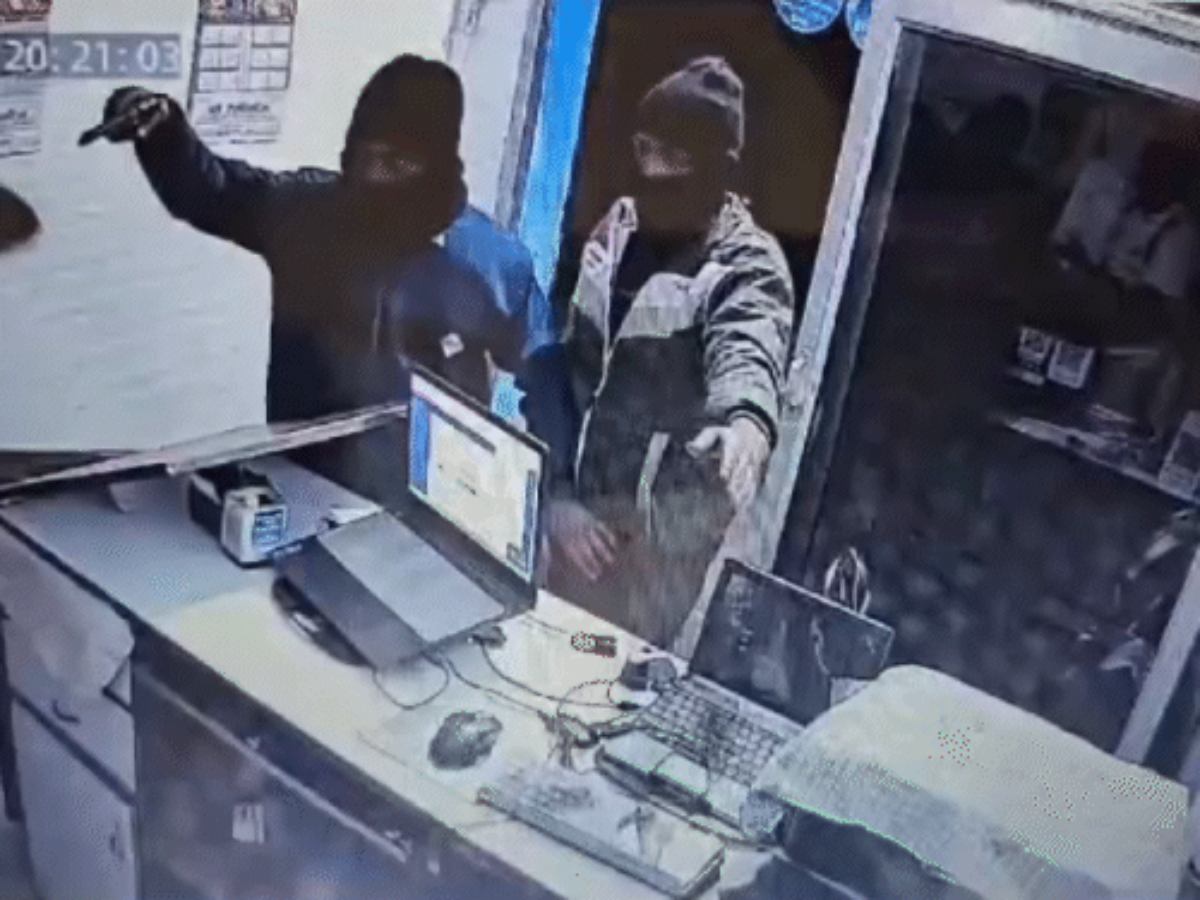 Punjab News: मनी एक्सचेंजर की दुकान में हुई लूट, 4 लुटेरे पिस्टल दिखाकर 55 हजार कैश और चार फोन लेकर फरार…
