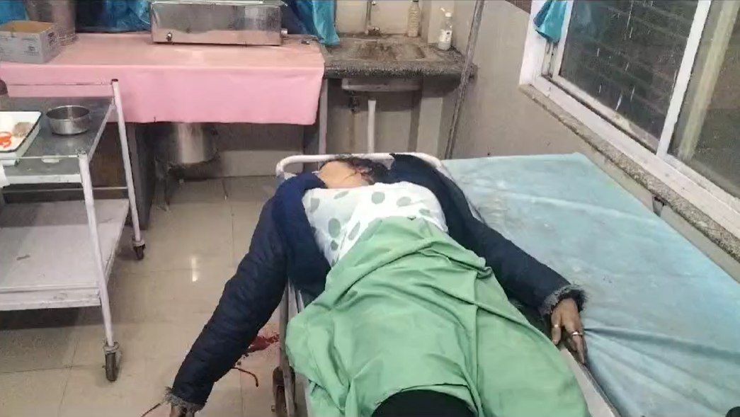 बीच बाजार युवती की हत्याः एकतरफा प्यार में सिरफिरे युवक ने लड़की को उतारा मौत के घाट, आरोपी फरार