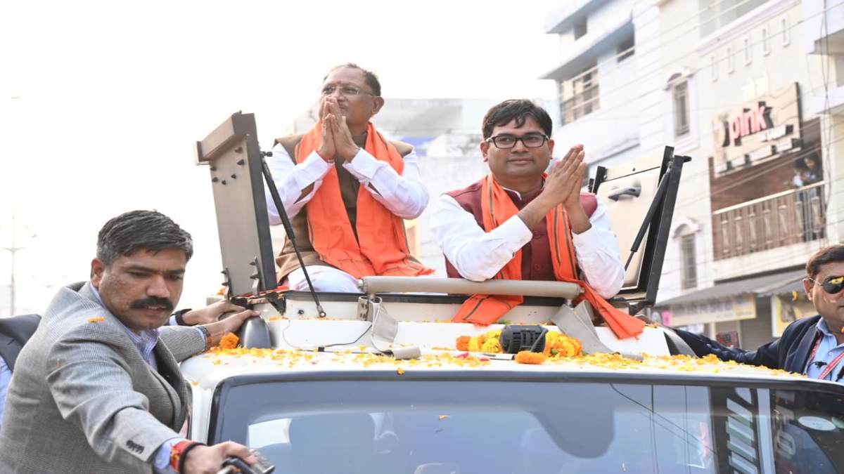 CM विष्णुदेव साय के रोड शो में उमड़ा जनसैलाब, जगह-जगह हुआ स्वागत, मुख्यमंत्री को धान से भी तौला, देखें लाइव…