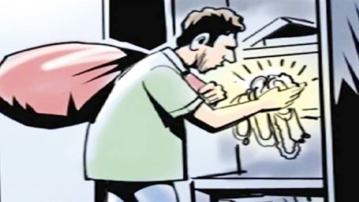 PUNJAB NEWS : मालिक के आने पर भागा चोर, छत से लगा रहा था छलांग, गिरकर हुआ जख्मी, पड़ोसियों ने दबोचा