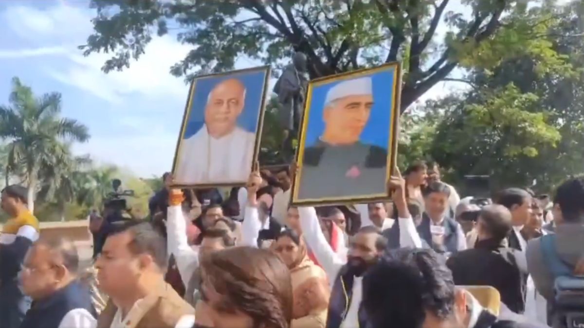 सदन में पूर्व पीएम की तस्वीर ले जाने पर अड़े कांग्रेस विधायक, नेता प्रतिपक्ष ने की सरदार पटेल और नेहरू की तस्वीर लगाने की मांग