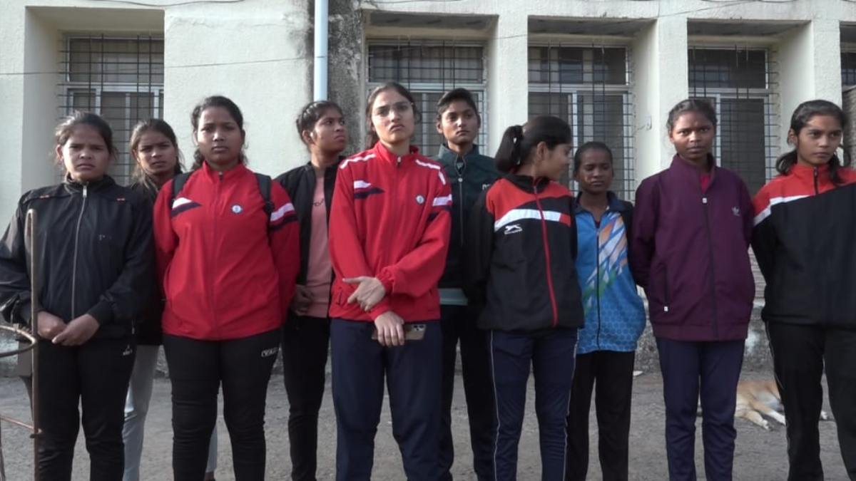वूमेन बास्केटबॉल खिलाड़ियों का नहीं हुआ सिलेक्शन, विश्वविद्यालय के भौतिक विभाग पर लगाए ये आरोप