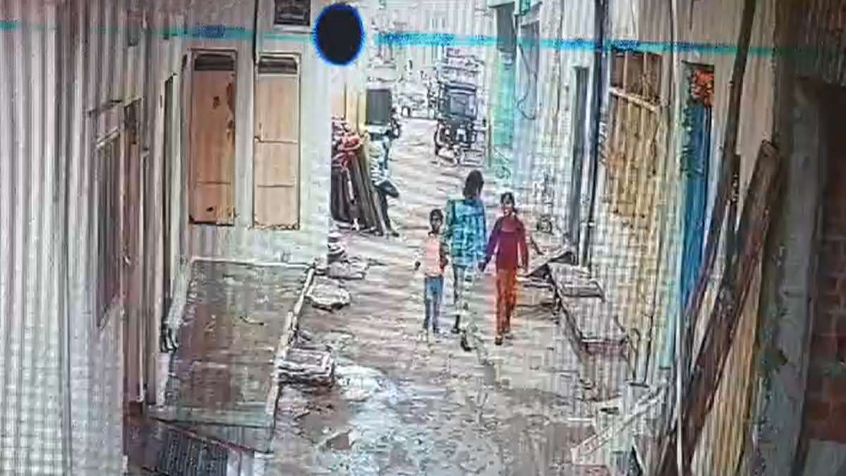 MP News: बच्चियों को बहला-फुसलाकर ले जा रहा था युवक, परिजनों ने पकड़कर किया पुलिस के हवाले