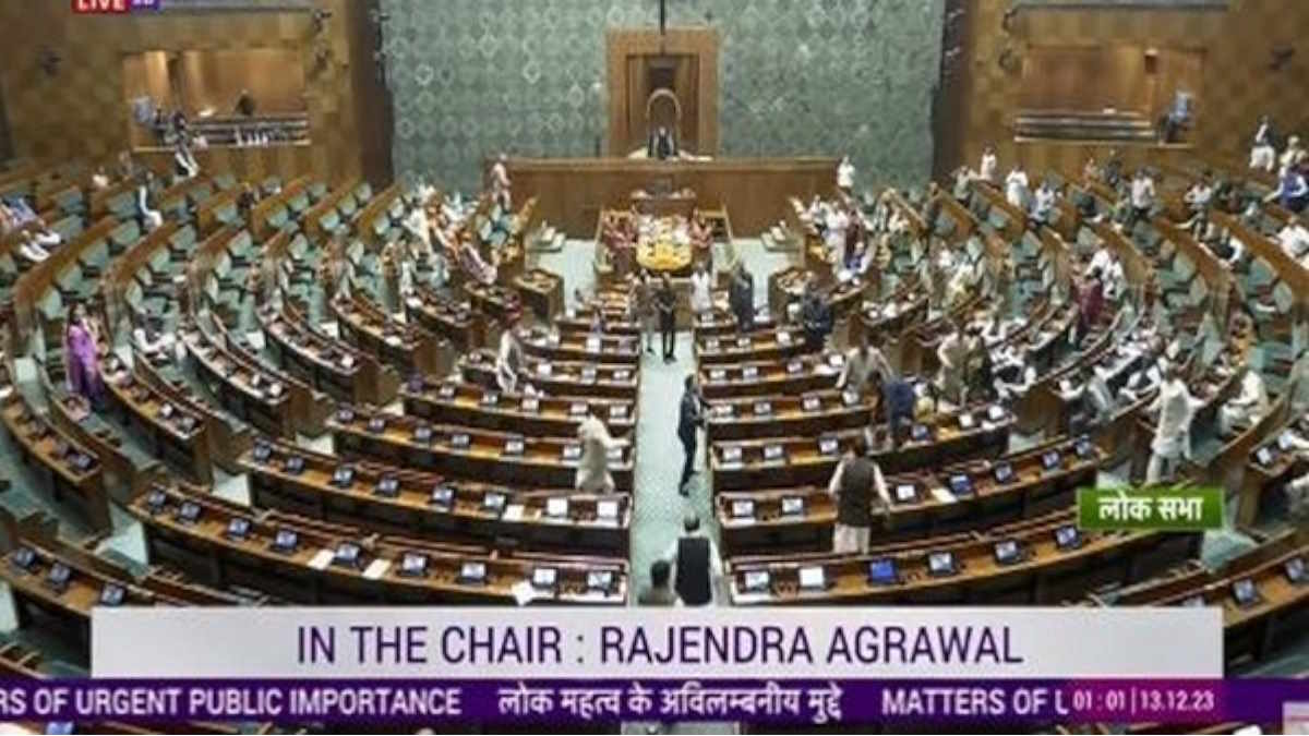 संसद की सुरक्षा चूक पर विपक्ष ने मचाया जमकर हंगामा, कांग्रेस सहित अन्य दलों के 15 सांसद किए सस्पेंड…