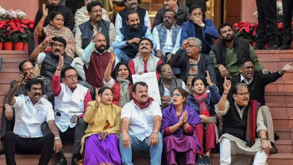 निलंबित सांसदों के लिए जारी हुआ आदेश, ‘संसद में नहीं कर पाएंगे प्रवेश, दैनिक भत्ते से भी होंगे महरुम…’