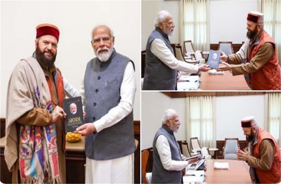 पंजाबी सिंगर हंस राज हंस ने PM नरेंद्र मोदी पर लिखी किताब