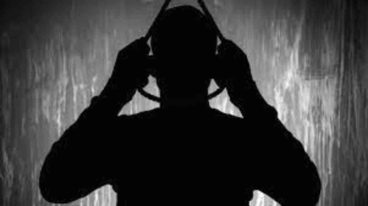 Odisha News: अनुगुल में हेडमास्टर ने कक्षा के अंदर फांसी लगाकर की आत्महत्या, जांच जारी…
