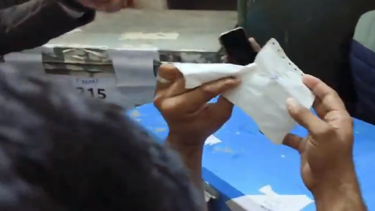 बड़ी खबर: बालाघाट के बाद उज्जैन में डाक मत पत्रों में गड़बड़ी, कांग्रेस का आरोप- पेटी की सील टूटी मिली, Video Viral