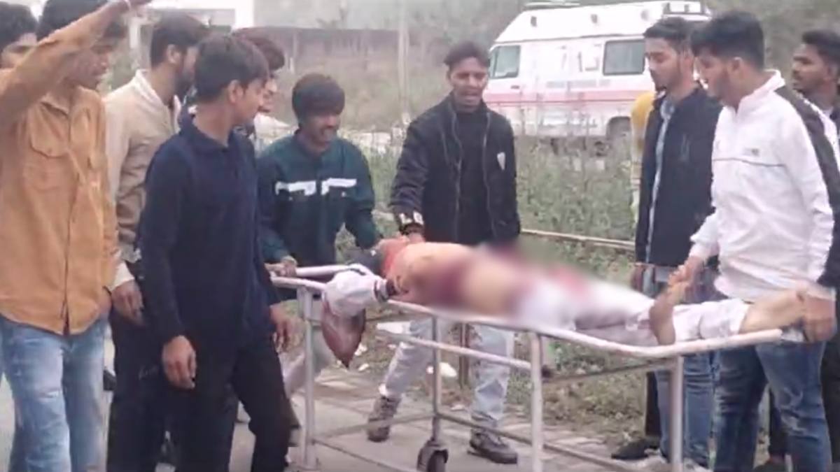 प्रभात फेरी में हत्या: दोस्तों के साथ धार्मिक यात्रा में शामिल होने पहुंचा था युवक, नुकीले हथियार से गले पर वार कर उतारा मौत के घाट, बजरंग दल ने किया घेराव