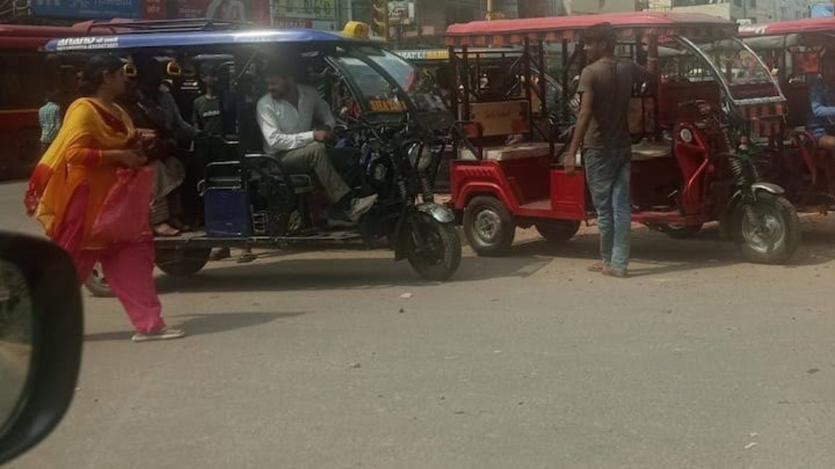 ई-रिक्शा के रूट में बदलाव से चालक नाराज, CM मोहन को चाबी सौंपकर करेंगे अनिश्चितकालीन हड़ताल