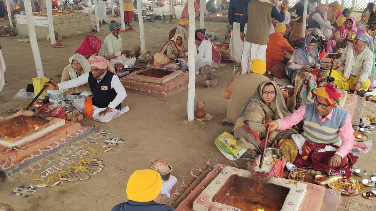 Ayodhya Ram Mandir Pran Pratishtha: MP के रामभक्त अयोध्या के राम महायज्ञ में आहुति, बड़ी संख्या में पहुंचे श्रद्धालु