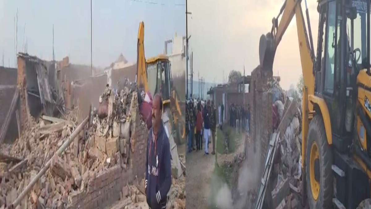 कसाई मंडी में गरजा बुलडोजर: हड्डियों की अवैध गोदामों को किया गया जमीदोंज, अतिक्रमण पर हुई कार्रवाई