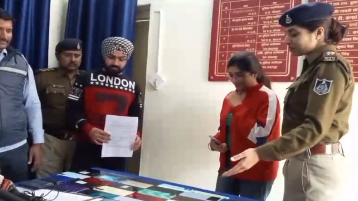 पुलिस की गिरफ्त में शातिर चोर: 7 लाख से ज्यादा के 38 मोबाइल जब्त, अलग-अलग इलाकों में दिया था वारदात को अंजाम