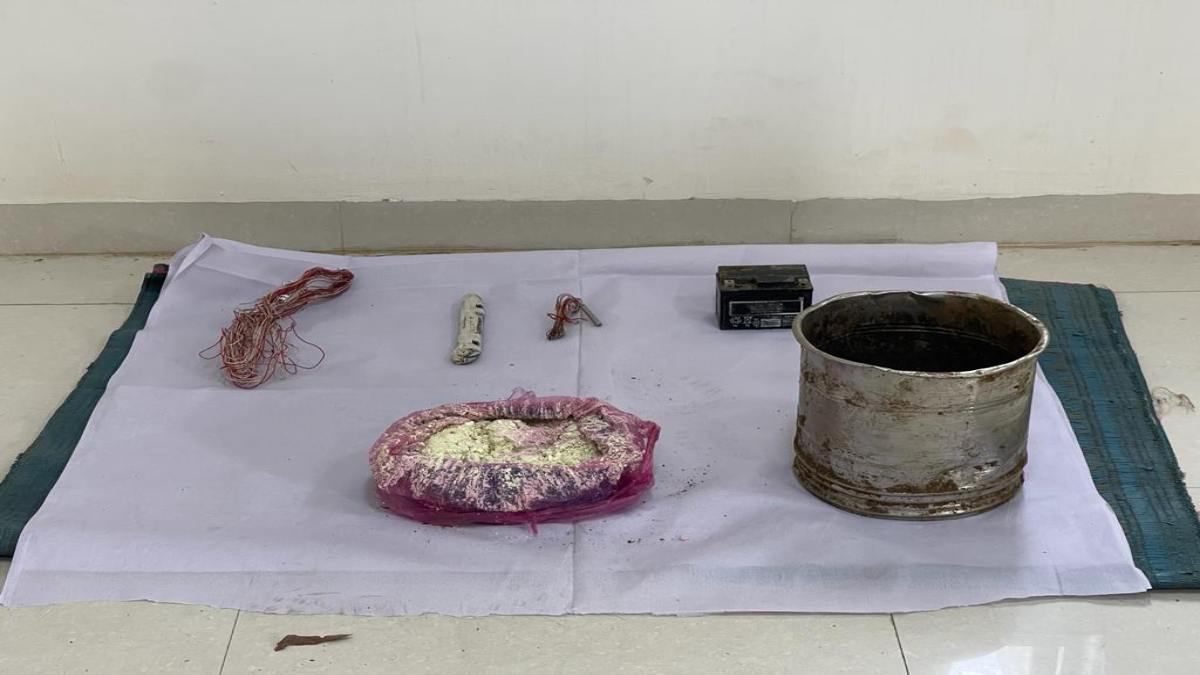 जवानों को मिली बड़ी सफलता: सर्चिंग के दौरान मिला नक्सली डंप, वायर, बैटरी, जिलेटिन रॉड, डेटोनेटर; ढ़ाई किलो विस्फोटक पदार्थ बरामद