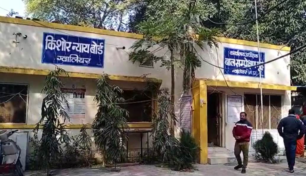 प्रेमिका के साथ इंदौर भागा था बाल सम्प्रेषण गृह का फरार नाबालिगः एक आरोपी परिवार के साथ हुआ हाजिर, दूसरे को पुलिस ने पकड़ा