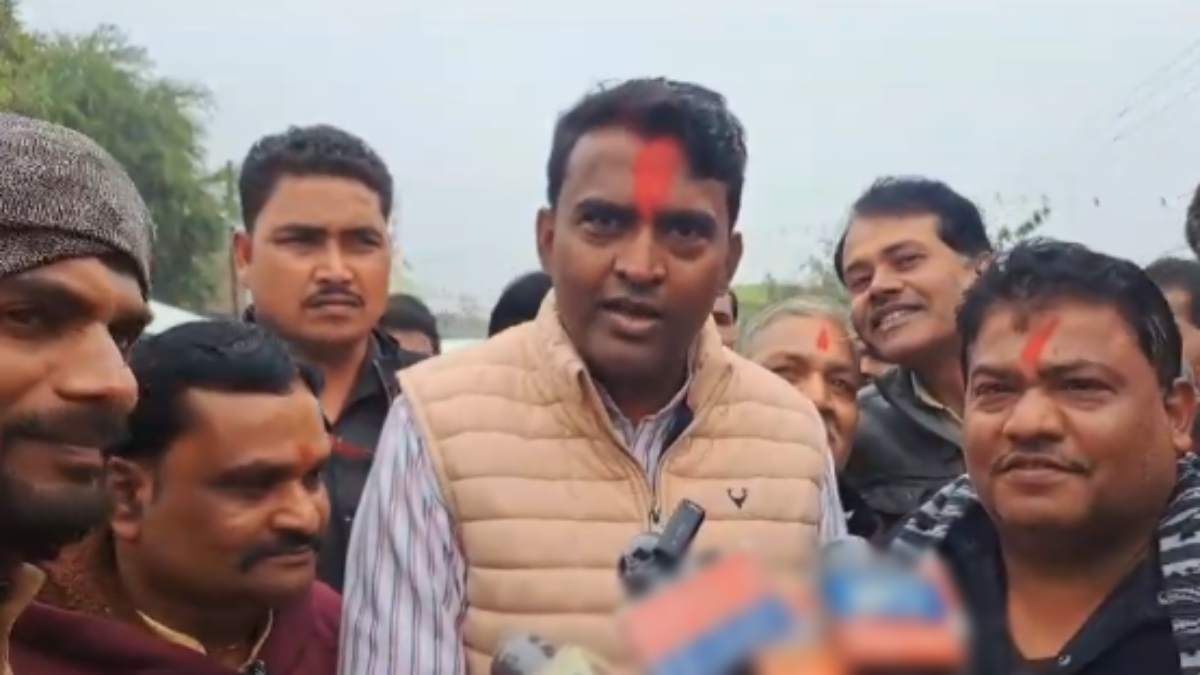 ‘पूर्व सीएम ने सिर्फ गोद लिया, किया कुछ नहीं’: राज्यमंत्री दिलीप अहिरवार के वायरल वीडियो पर गरमाई सियासत, बीजेपी-कांग्रेस में वार-पलटवार