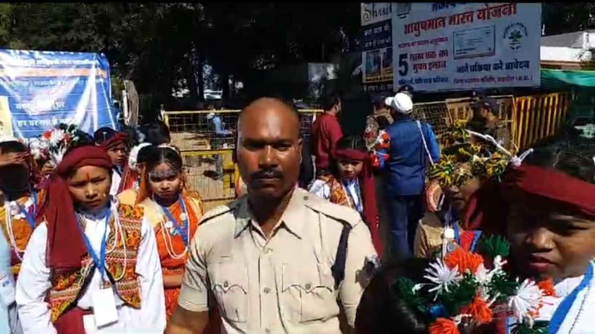 सीएम की सुरक्षा में चूक का मामला: पीटीएस का जवान निकला नशे में धुत संदिग्ध पुलिसकर्मी, SP ने किया निलंबित