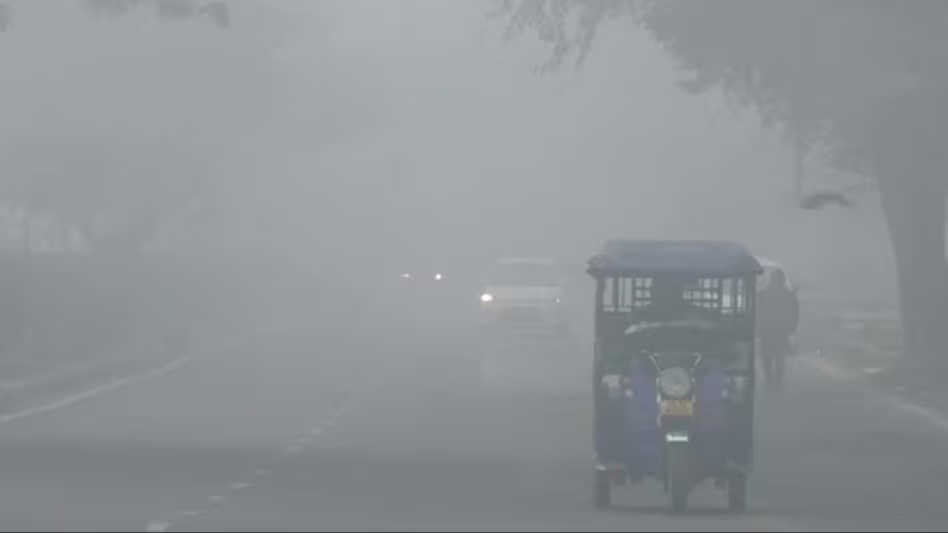 दिल्ली में शीतलहर और कोहरे का कहर जारी