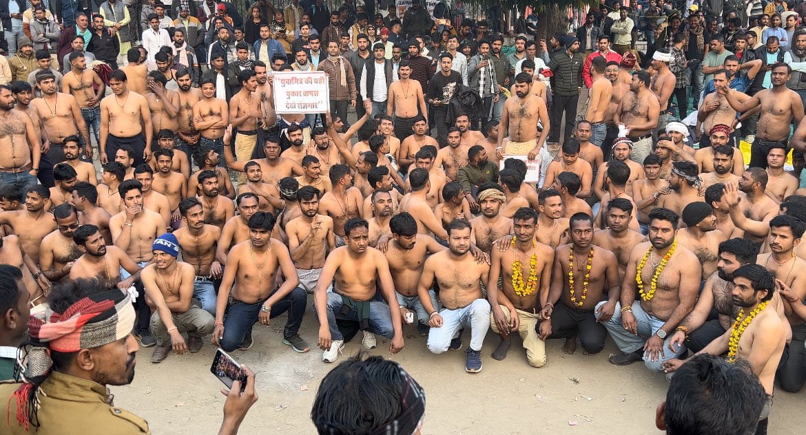 Rajasthan News: राजीव गांधी युवा मित्रों का अर्द्ध नग्न प्रदर्शन