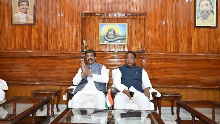 झारखंड सीएम हेमंत सोरेन पहुंचे रांची , ईडी कल करेगी पूछताछ